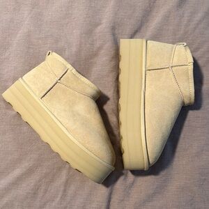 Cushionaire platform boots